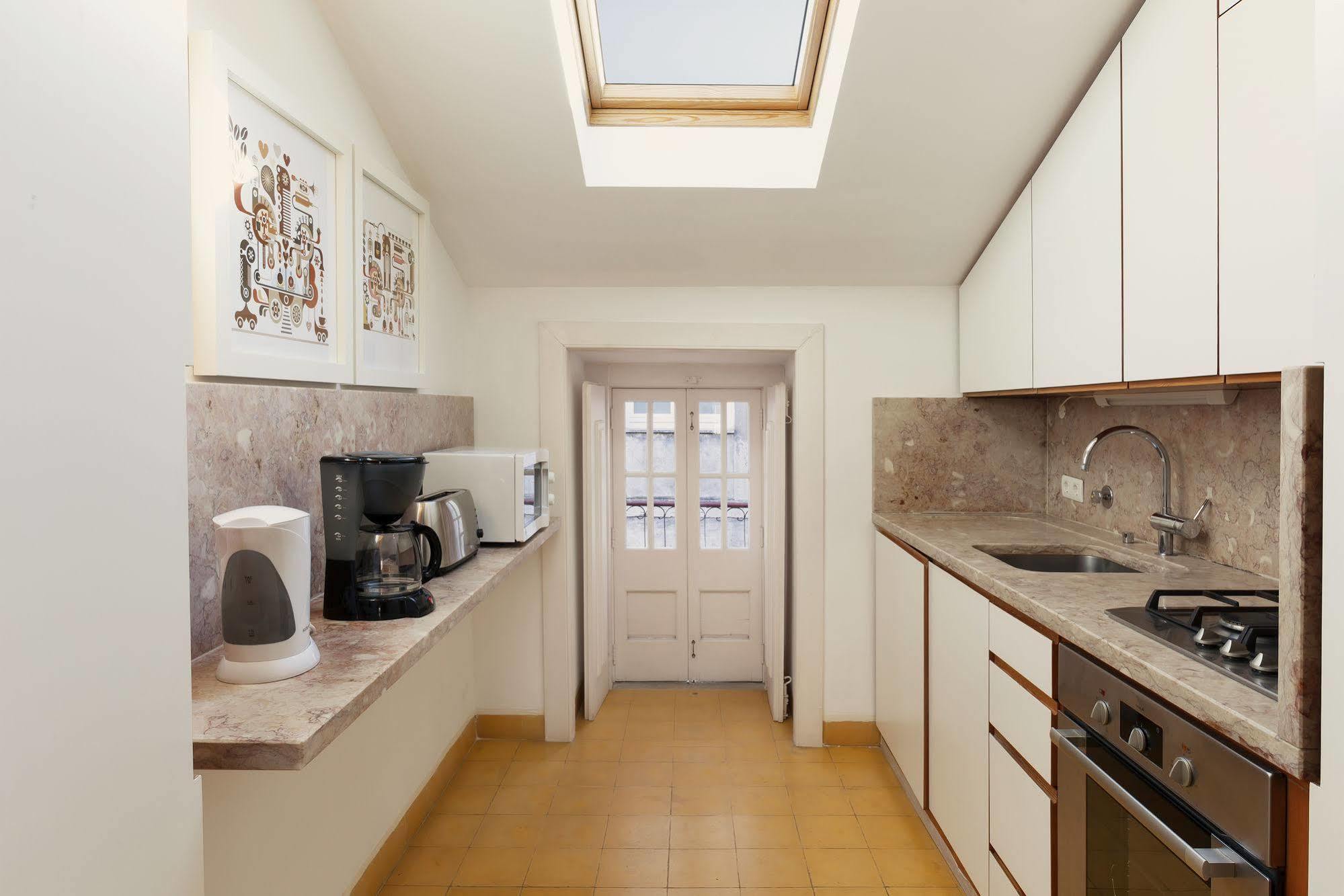 Freedom Serviced Apartments - Cais Do Sodre Lisboa Eksteriør bilde