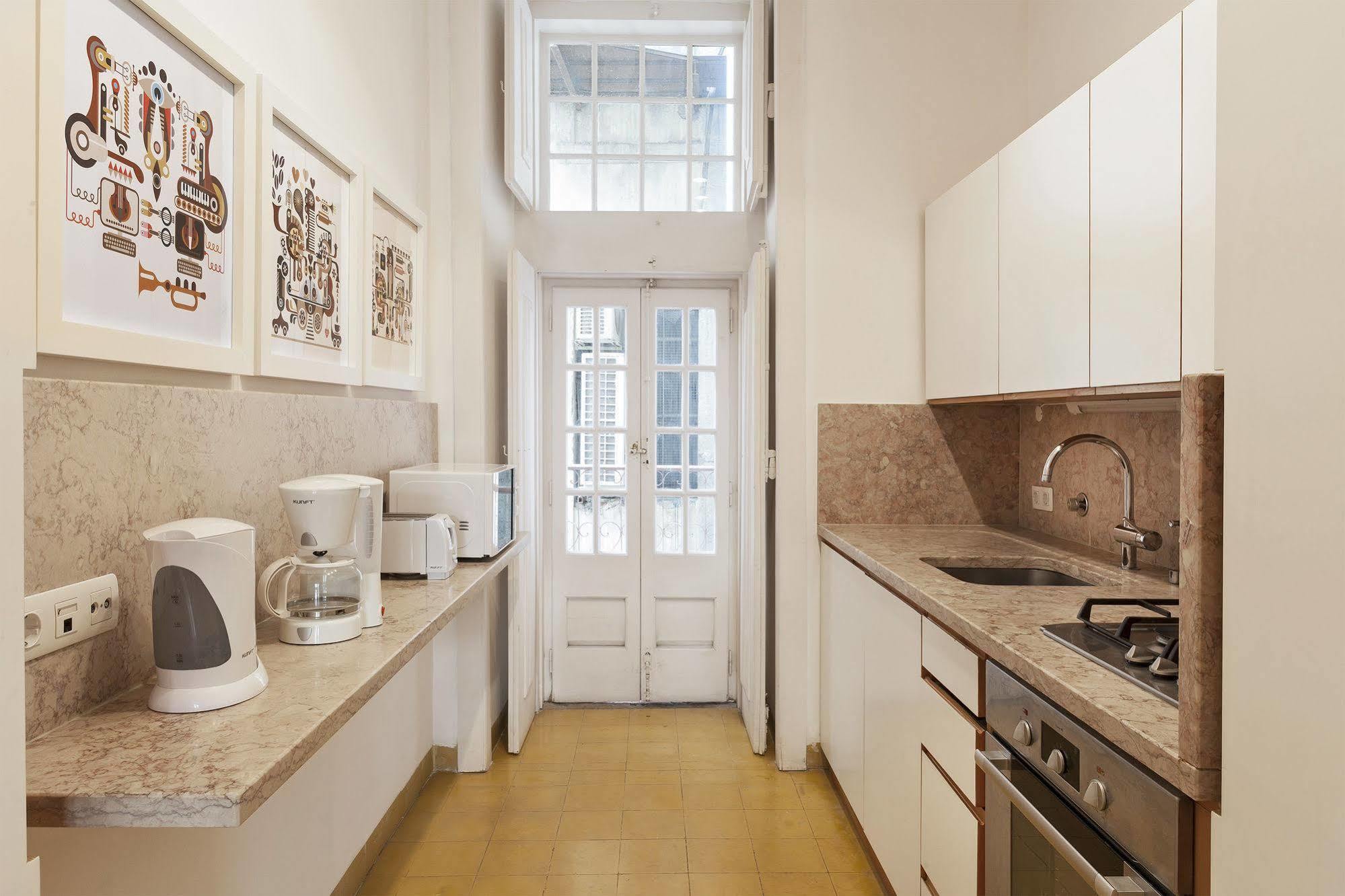Freedom Serviced Apartments - Cais Do Sodre Lisboa Eksteriør bilde