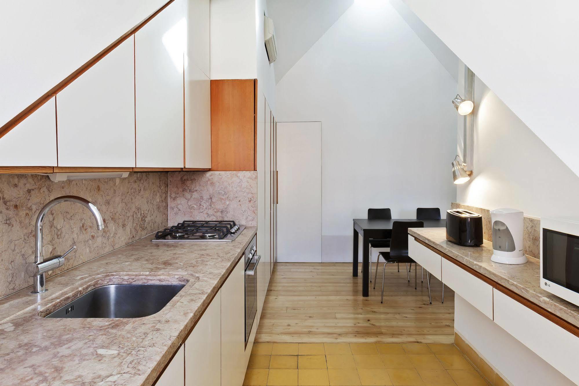 Freedom Serviced Apartments - Cais Do Sodre Lisboa Eksteriør bilde